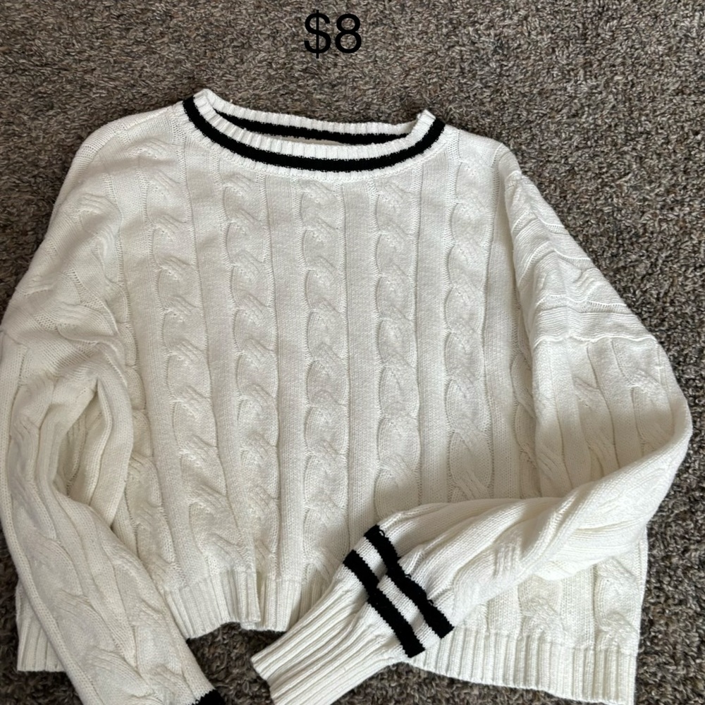 Jessica Simpson White Cable-Knit Cropped Sweater with Black Trim